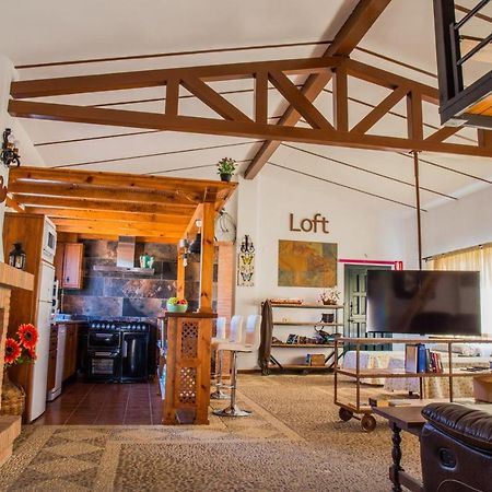 Apartamento Loft La Encina Torrejón el Rubio المظهر الخارجي الصورة